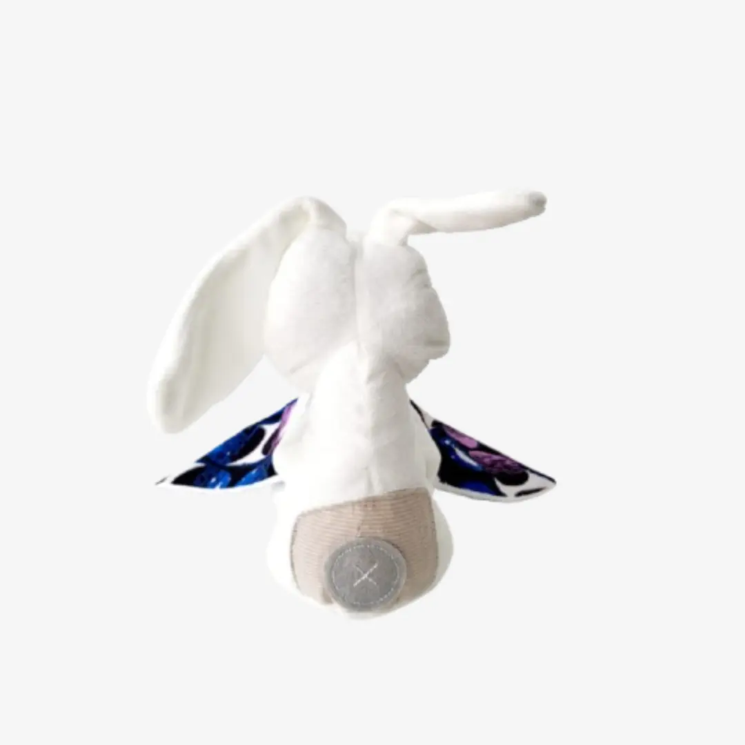 Vue de dos du Bunny Wax NEBULYS– doudou lapin en matière douce. Cette peluche pour bébé allie originalité, douceur et authenticité, idéale pour un cadeau de naissance.