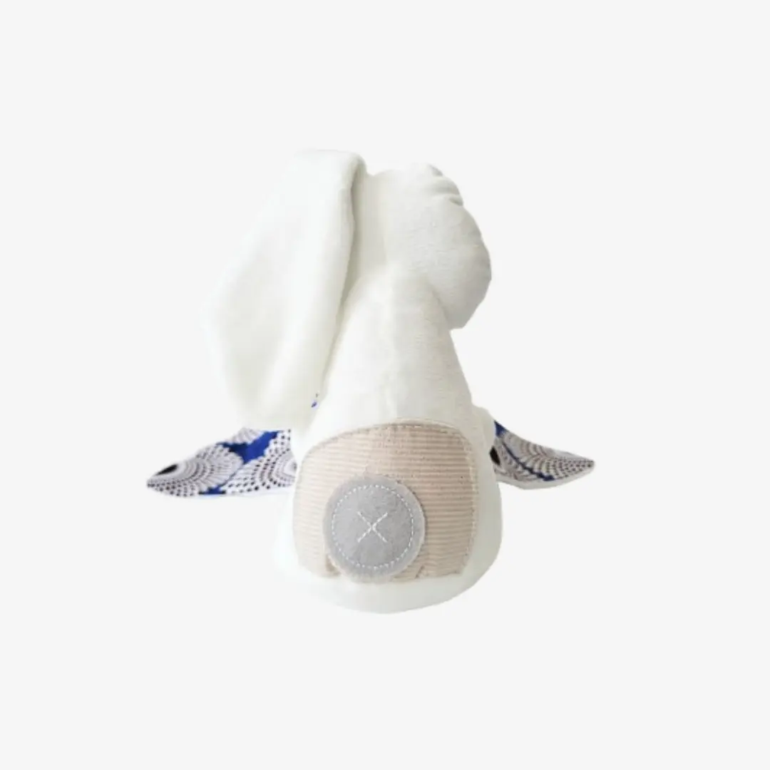 Vue de dos du Bunny Wax AZURIO– doudou lapin en matière douce. Cette peluche pour bébé allie originalité, douceur et authenticité, idéale pour un cadeau de naissance.