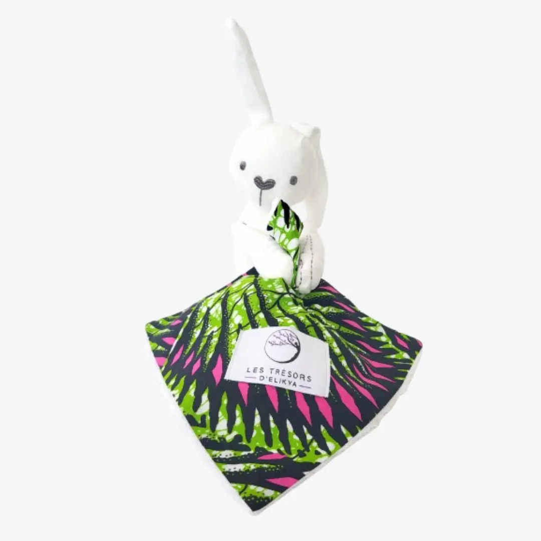 Bunny Wax NEOLYS- Zoom sur la mini couverture du Bunny Wax NEOLYS– doudou lapin blanc dou avec sa mini couverture fait main en tissu wax africain et tissu minky, idéal pour apaiser et éveiller bébé