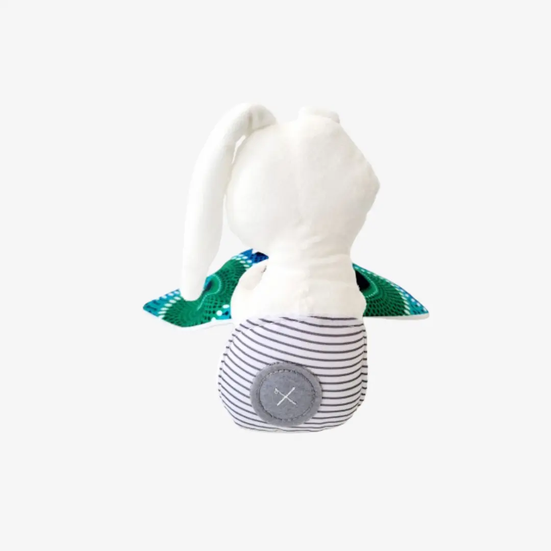 Vue de dos du Bunny Wax ORELIOS – doudou lapin en matière douce. Cette peluche pour bébé allie originalité, douceur et authenticité, idéale pour un cadeau de naissance.