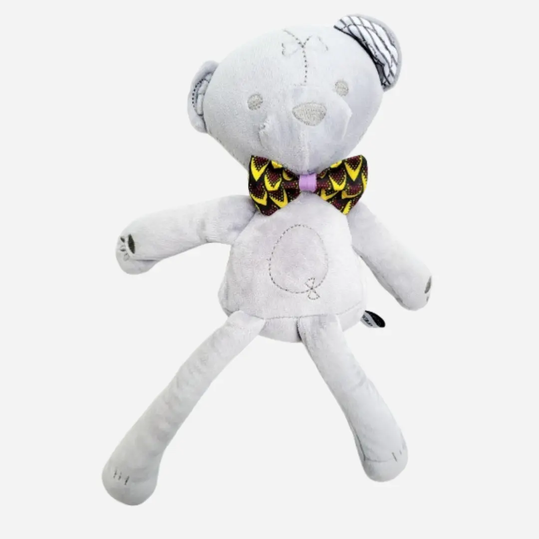 Doudou ours en peluche Teddy Wax SANOHA vu de face, peluche bébé douce et élégante avec nœud papillon en tissu Wax “Épi de blé”