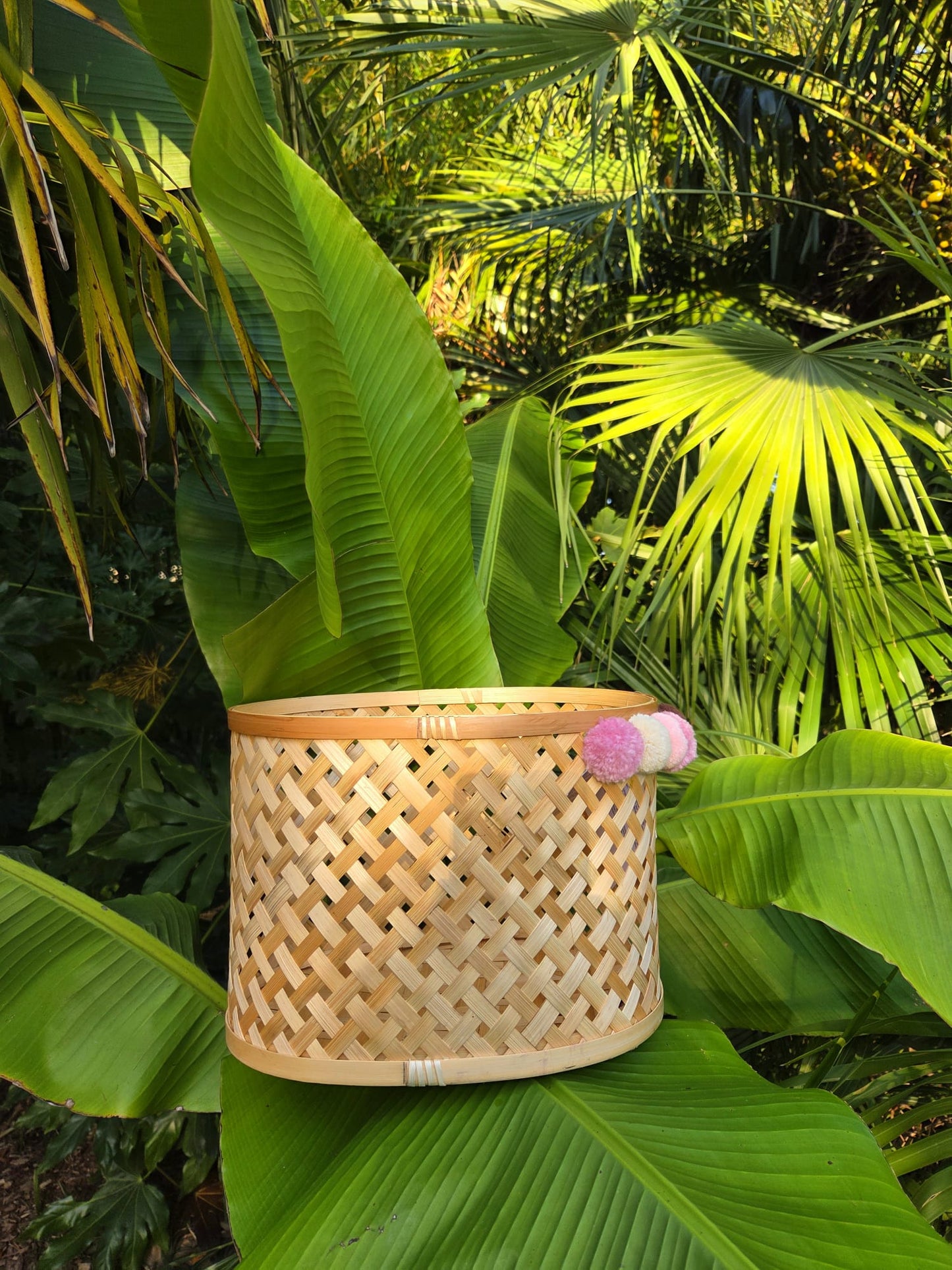 Panier en bambou tressé du coffret cadeau d’éveil MADÉLYO, léger et durable pour ranger les accessoires de bébé